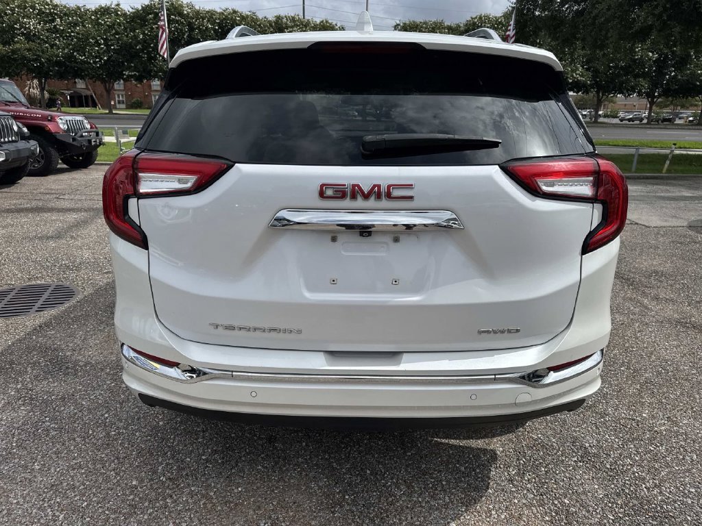 Used 2022 GMC Terrain Denali w/ Denali Premium Package AWD/4WD image 7