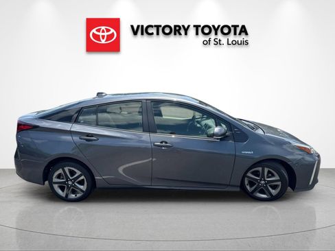 Used 2022 Toyota Prius XLE FWD image 2