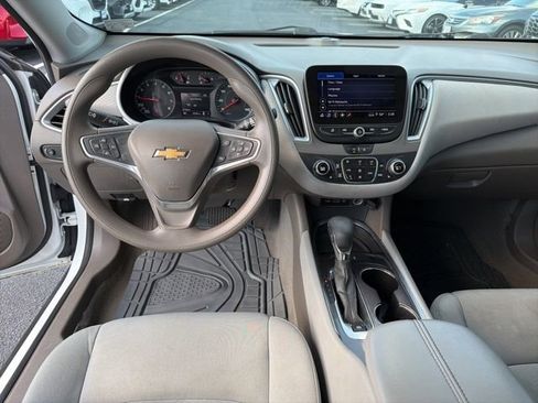 Used 2022 Chevrolet Malibu LT image 17