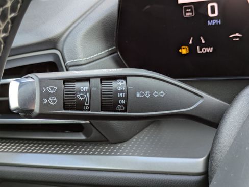 Used 2024 Chevrolet Traverse LT image 20