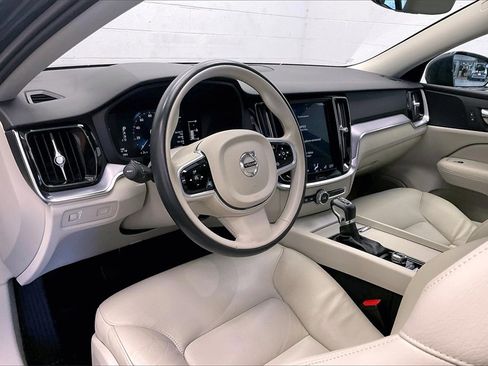 Used 2019 Volvo S60 T6 Momentum w/ Premium Package image 13