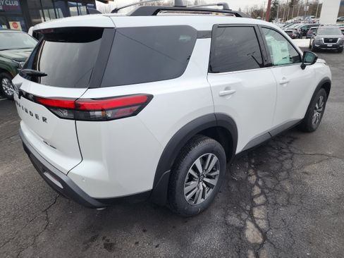 New 2026 Nissan Pathfinder SL image 8