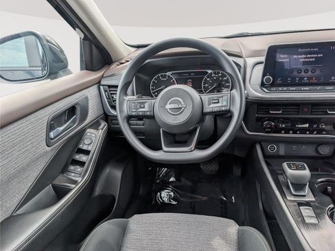 Used 2023 Nissan Rogue SV AWD/4WD image 16