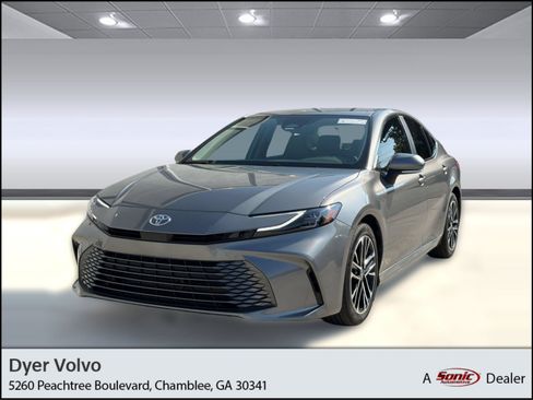 Used 2026 Toyota Camry XLE FWD image 1