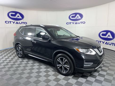 Used 2020 Nissan Rogue SV w/ Premium Package FWD image 1