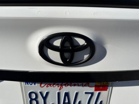 Used 2019 Toyota Camry SE w/ Carpet Mat Package FWD image 15