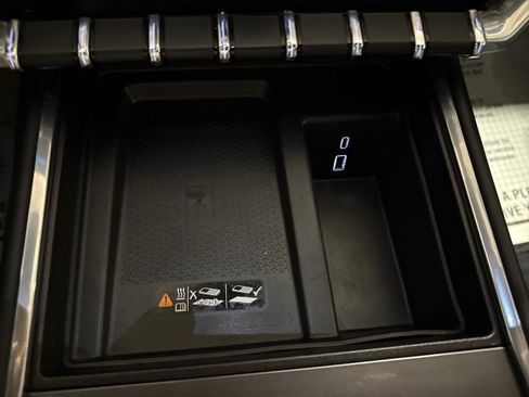 Used 2025 GMC Acadia Elevation image 22