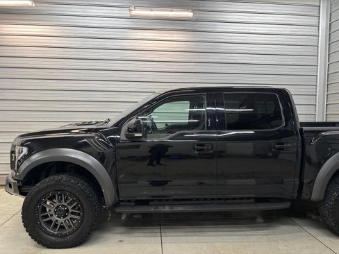 Used 2018 Ford F150 Raptor w/ Equipment Group 802A Luxury AWD/4WD image 3