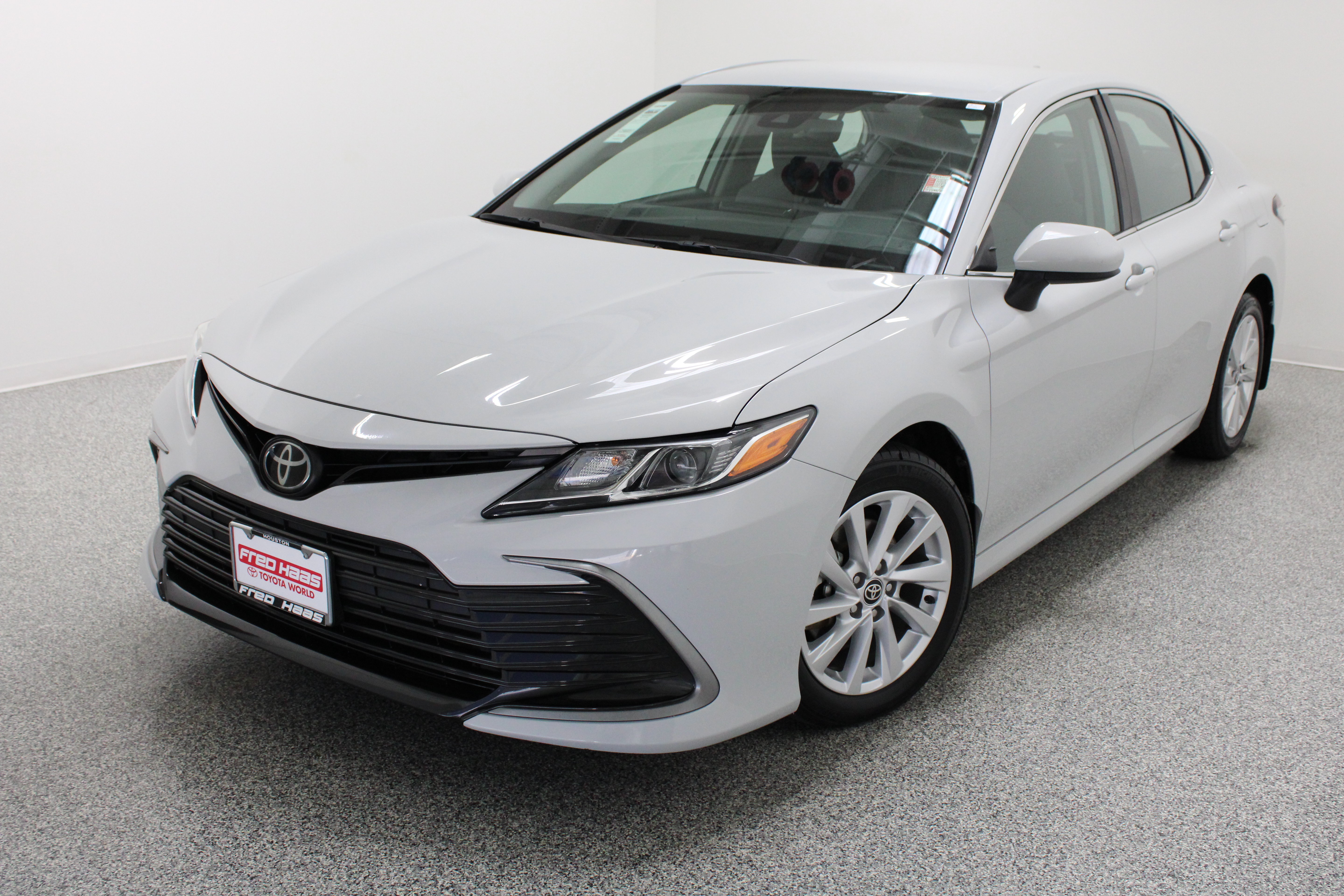 Used 2024 Toyota Camry LE FWD image 2