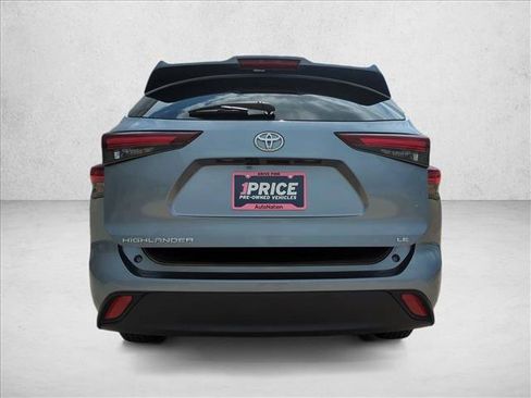 Certified 2024 Toyota Highlander LE FWD image 7