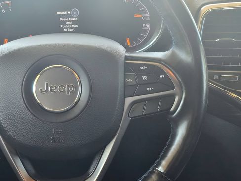 Used 2020 Jeep Grand Cherokee Laredo AWD/4WD image 49