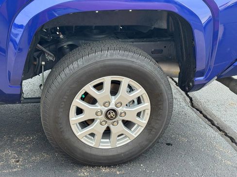 Certified 2025 Toyota Tacoma SR5 AWD/4WD image 7