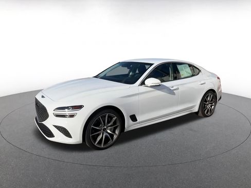 Used 2025 Genesis G70 2.5T image 9