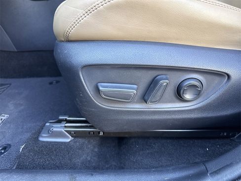 Used 2019 Toyota RAV4 Limited image 13