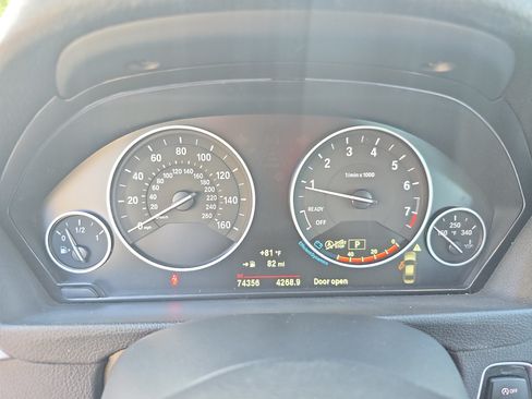 Used 2017 BMW 320i xDrive Sedan AWD/4WD image 16
