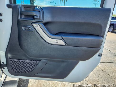 Used 2018 Jeep Wrangler Unlimited Sport S AWD/4WD image 18