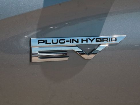 Used 2023 Mitsubishi Outlander SE image 3