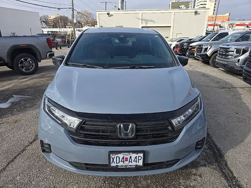 Used 2023 Honda Odyssey Sport image 2