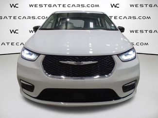 Used 2024 Chrysler Pacifica Touring-L video 2