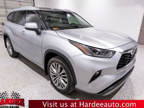 Used 2022 Toyota Highlander Platinum FWD image 6
