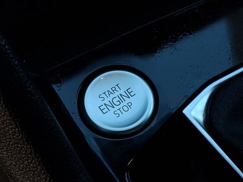 Used 2023 Volkswagen Taos SE w/ Panoramic Sunroof Package image 33