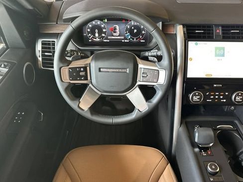 Certified 2025 Land Rover Discovery Dynamic SE AWD/4WD image 13