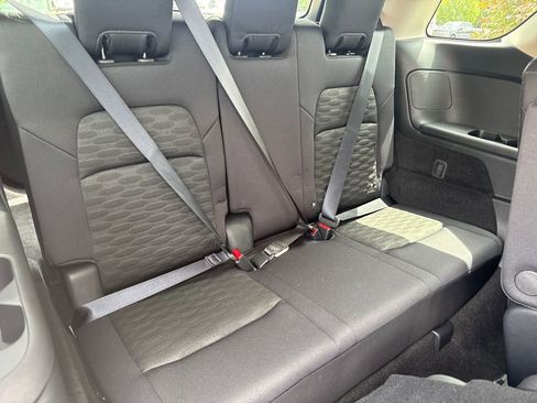 Used 2024 Nissan Pathfinder SV w/ SV Premium Package image 12