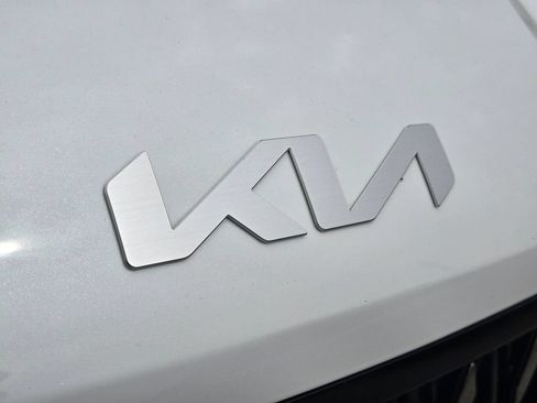 New 2026 Kia Carnival EX FWD image 5