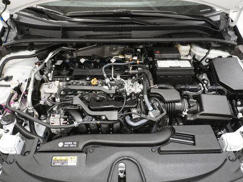 Used 2025 Toyota Corolla SE w/ SE Premium Package image 7