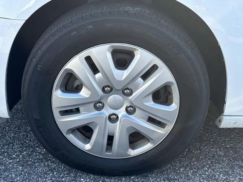 Used 2019 Dodge Grand Caravan SE w/ UConnect Hands-Free Group image 11