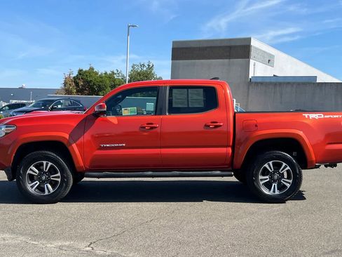 Certified 2018 Toyota Tacoma TRD Sport RWD image 9
