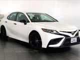 Used 2022 Toyota Camry SE image 2
