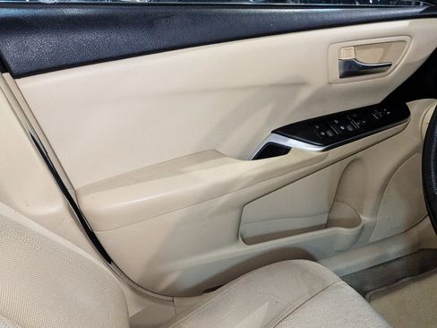 Used 2015 Toyota Camry LE FWD image 30