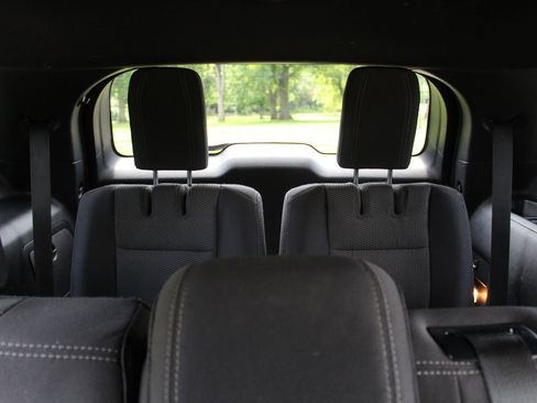 Used 2017 Ford Explorer XLT w/ Equipment Group 201A FWD image 15