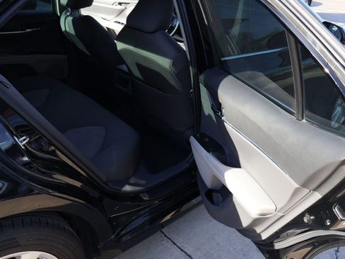 Used 2020 Toyota Camry LE image 17