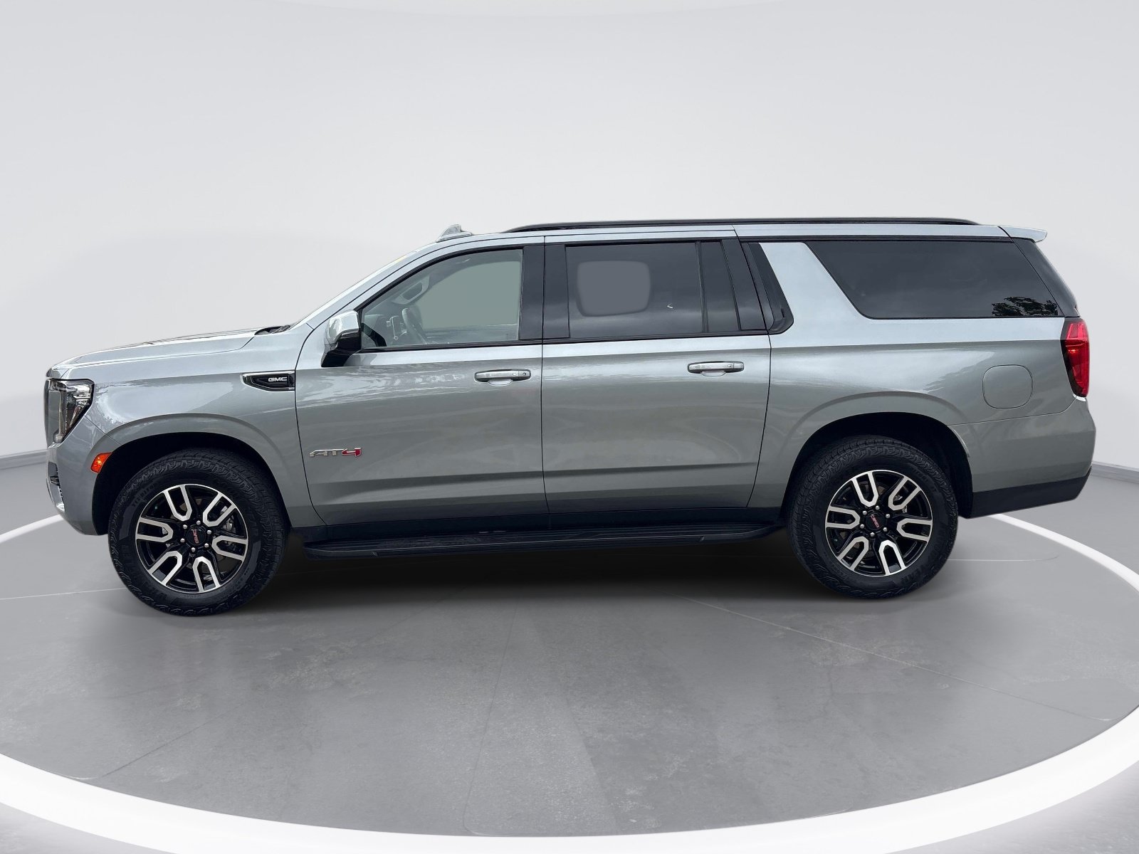 Used 2023 GMC Yukon XL AT4 AWD/4WD image 5
