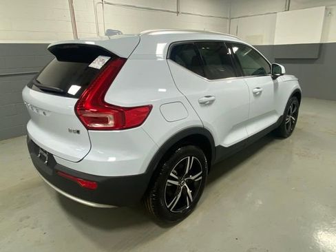 Used 2025 Volvo XC40 B5 Core image 3