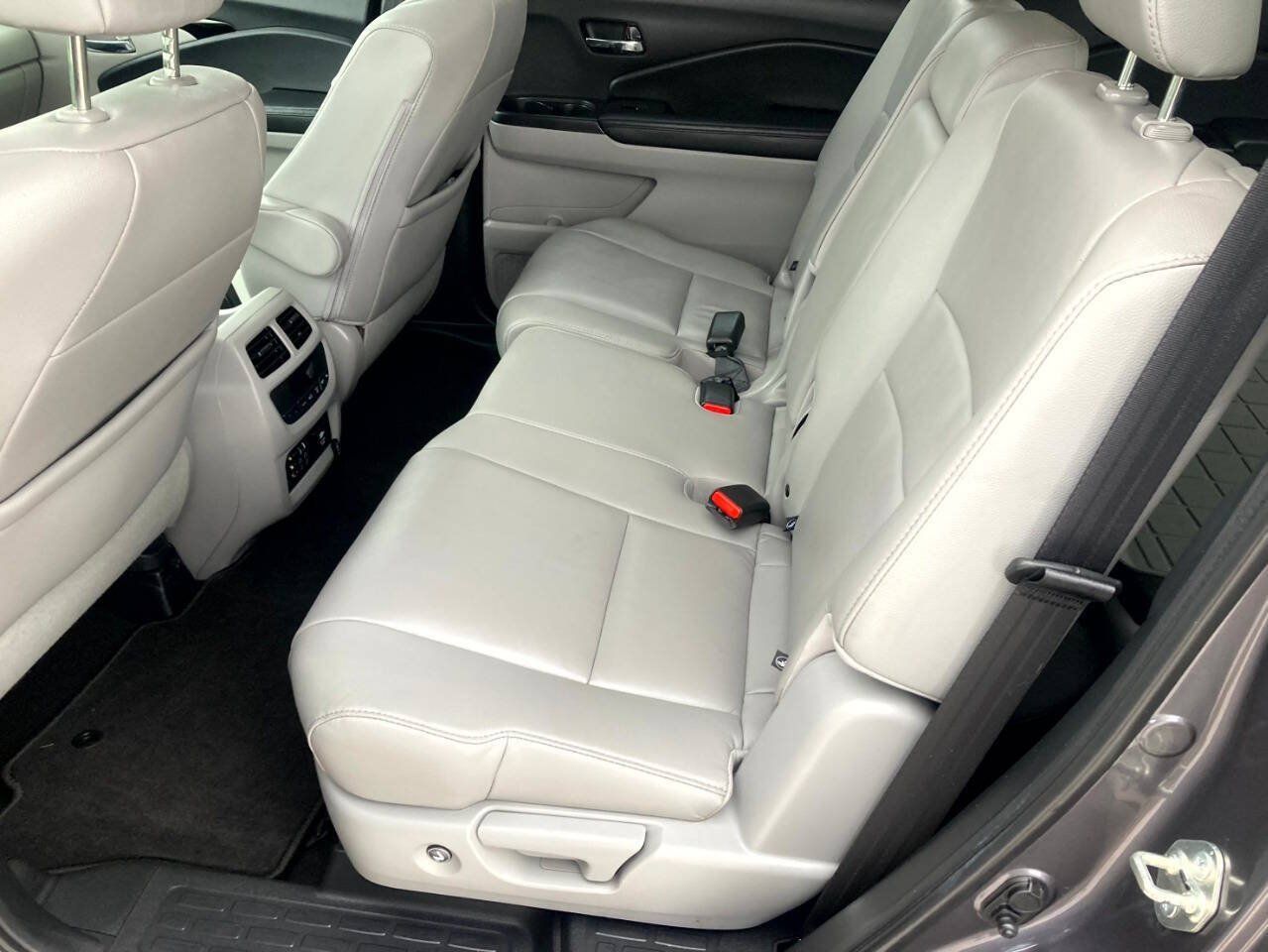 Used 2017 Honda Pilot Touring image 16
