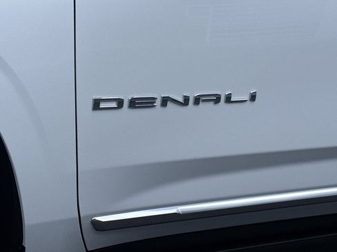 New 2026 GMC Yukon Denali w/ Denali Reserve Package AWD/4WD image 17