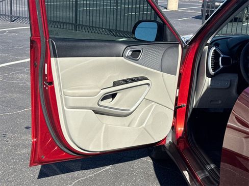 Used 2021 Kia Soul LX image 11