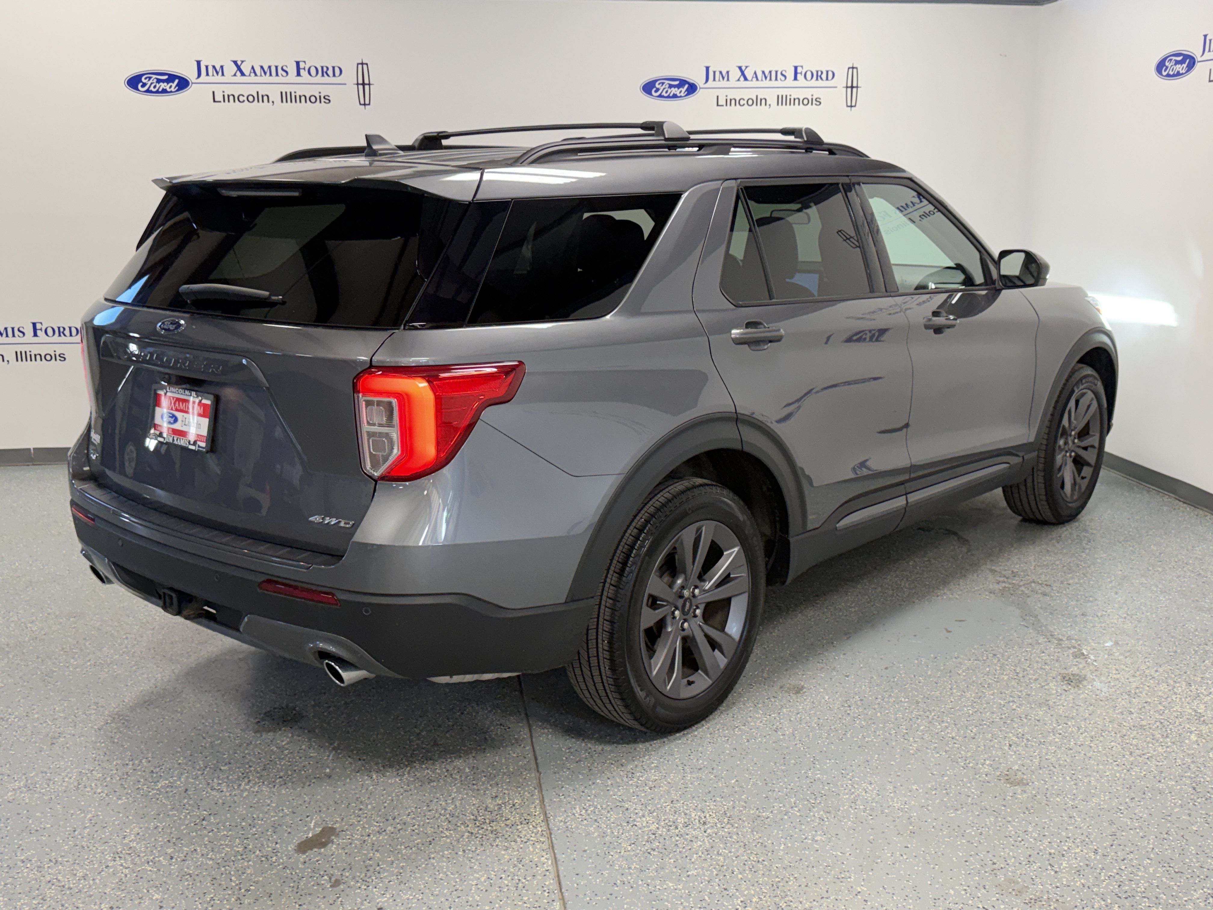 Used 2024 Ford Explorer XLT w/ Equipment Group 202A AWD/4WD image 31