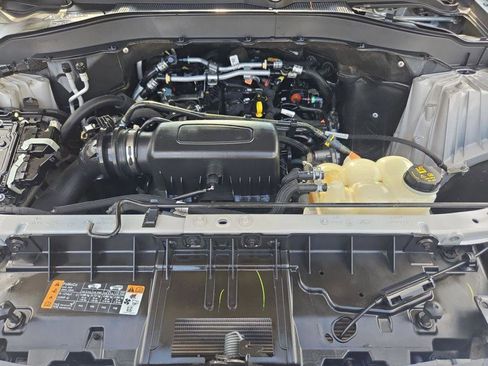 Used 2022 Ford Explorer XLT image 33