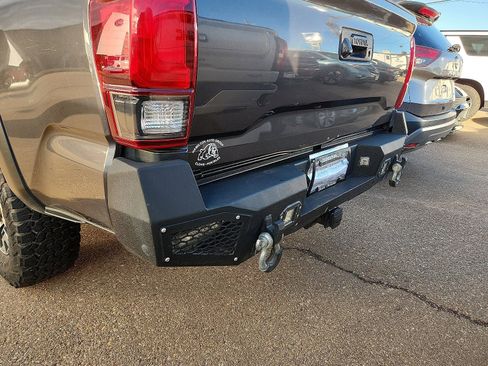 Used 2019 Toyota Tacoma TRD Off-Road image 6