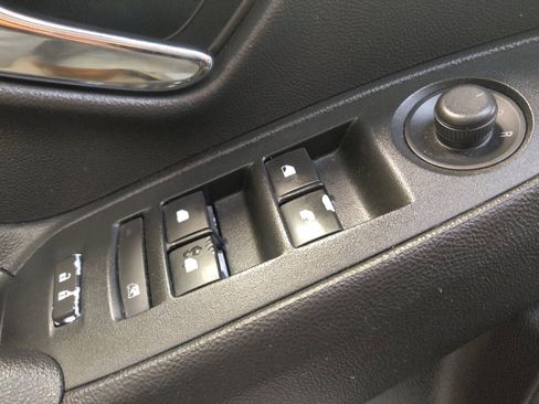 Used 2020 Chevrolet Trax LT FWD image 27