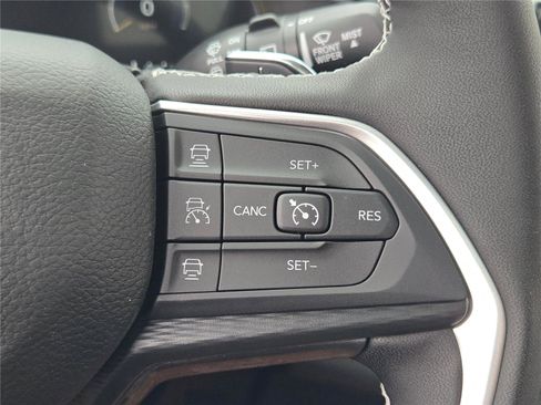 New 2025 Jeep Grand Cherokee Altitude image 34