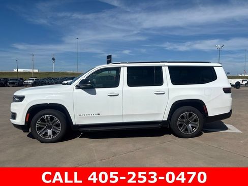 Used 2024 Jeep Wagoneer L Series II w/ Flexible Seating Group RWD image 19