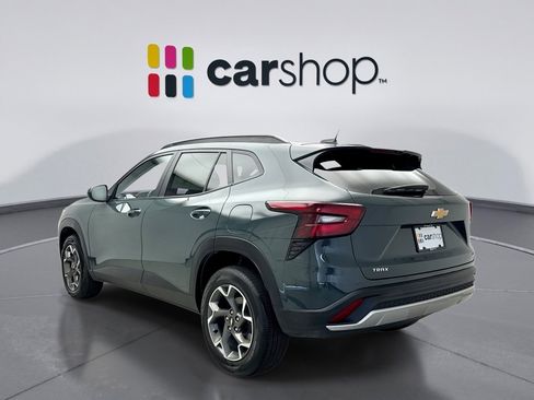 Used 2025 Chevrolet Trax LT w/ Driver Confidence Package FWD image 3