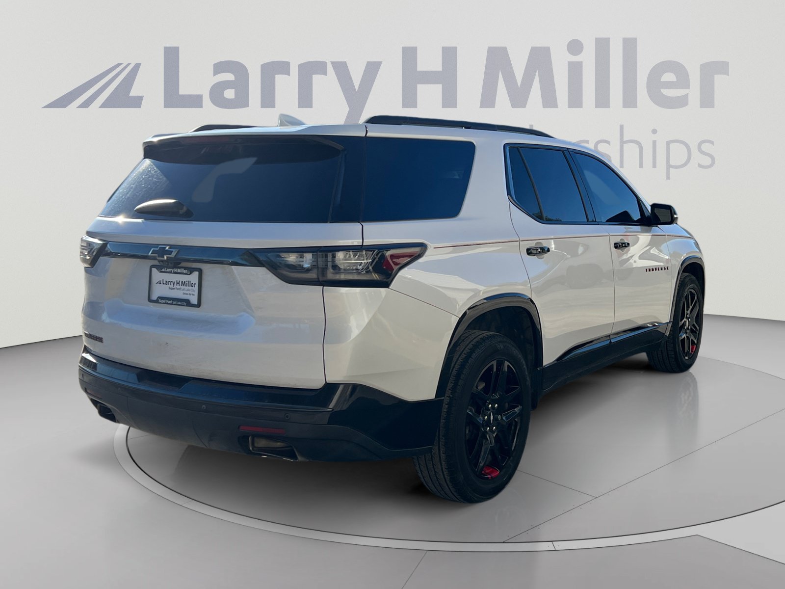 Used 2021 Chevrolet Traverse Premier w/ Redline Edition FWD image 5