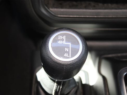 Used 2023 Jeep Gladiator Overland image 25