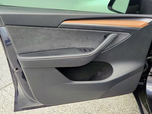 Used 2024 Tesla Model Y Long Range image 11